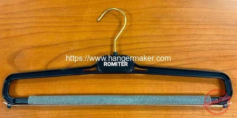 Automatic-Plastic-Pants-Hanger-Sponge-Wrapping-Soldering-Machine-for-Sale